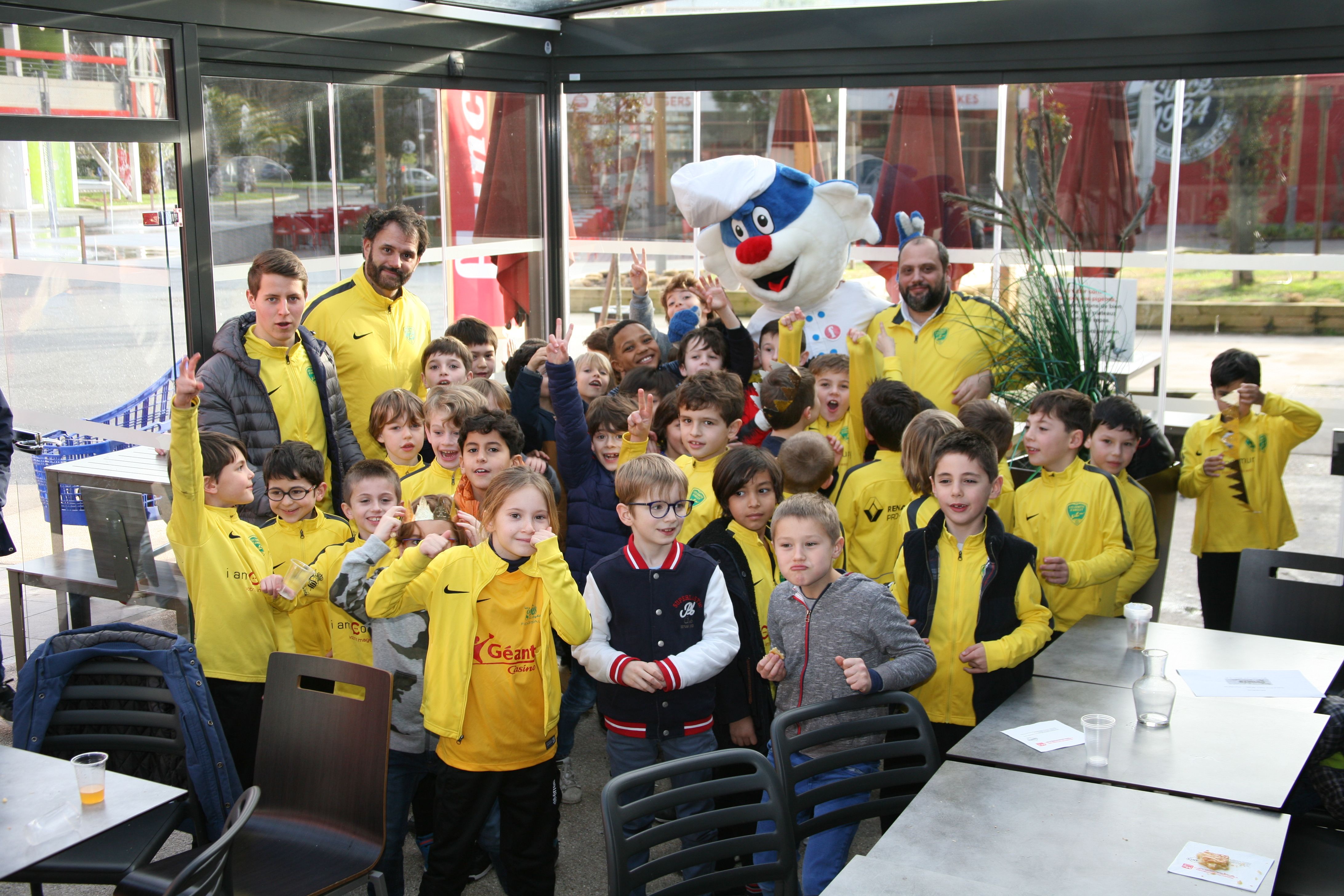 LES U9 ET U8 CHEZ FLUNCH ANGLET