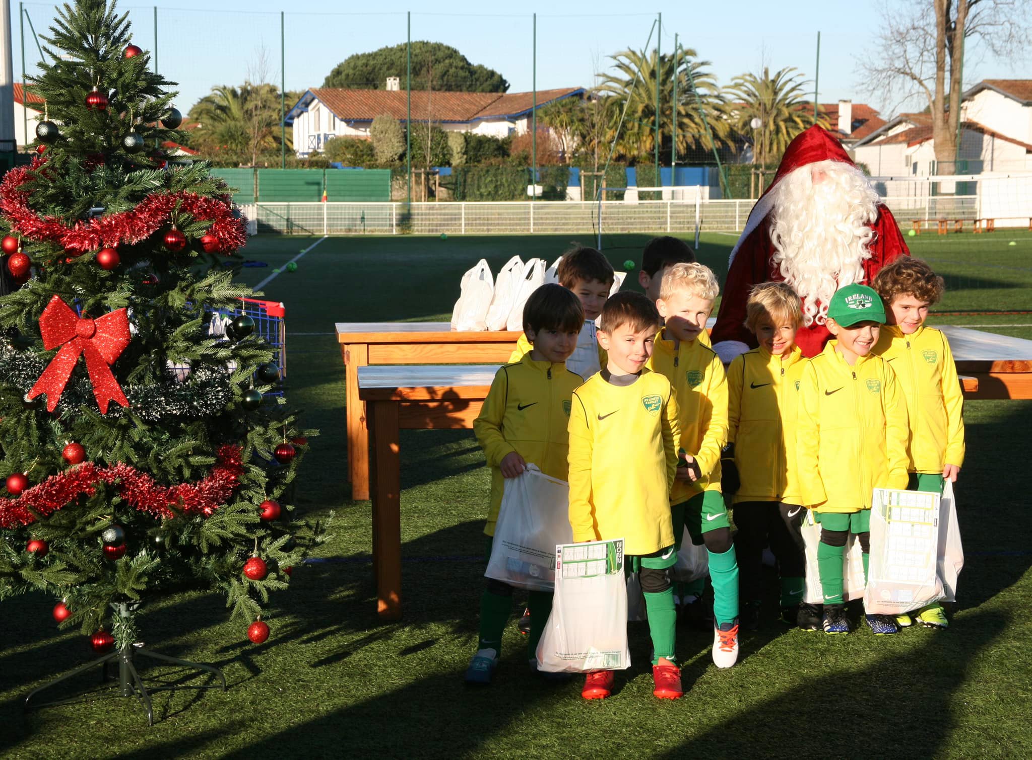 VISITE DU PERE NOEL A L'ECOLE DE FOOT