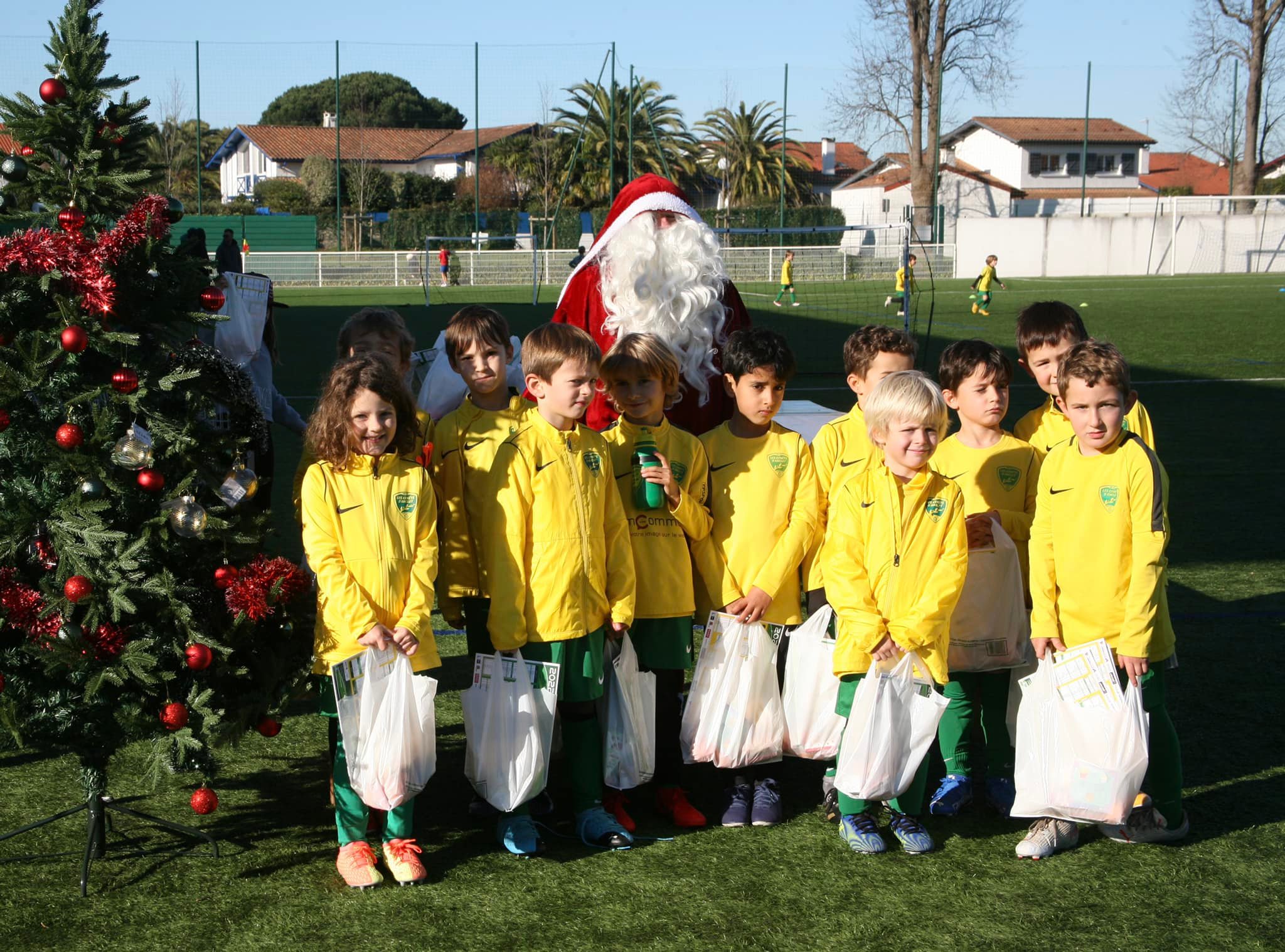 VISITE DU PERE NOEL A L'ECOLE DE FOOT