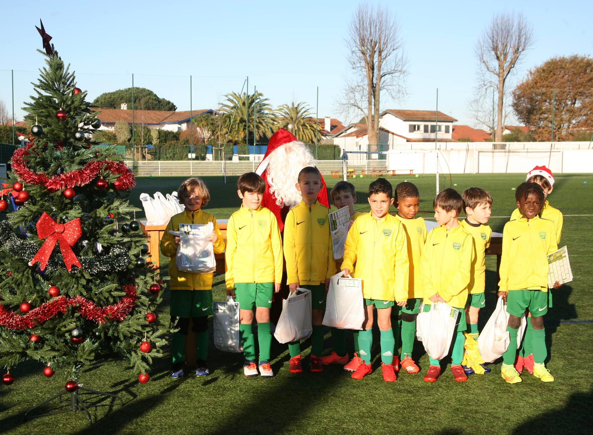 VISITE DU PERE NOEL A L'ECOLE DE FOOT